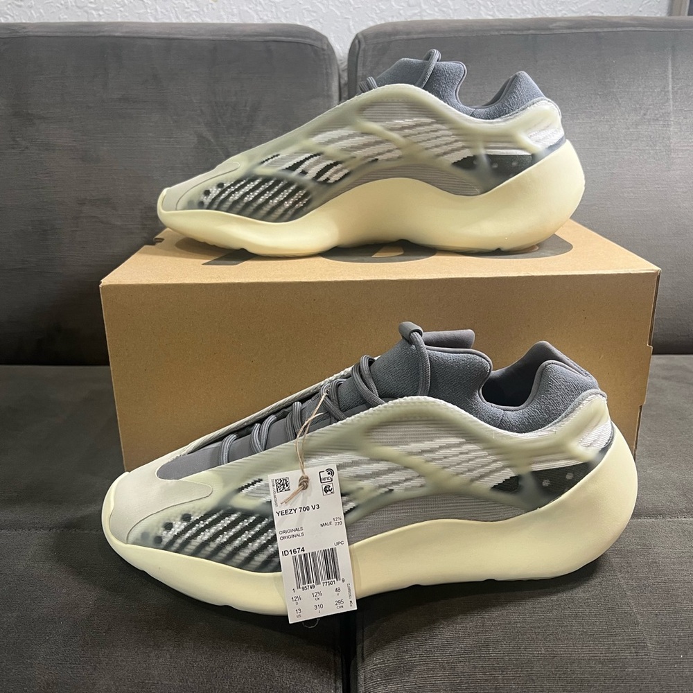 Adidas Yeezy 700 V3